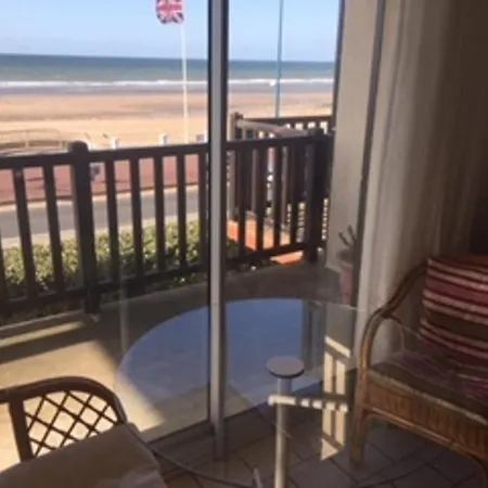 3 Pieces Face Avec Grande Terrasse, Parking Prive - - Fr-1-712-25 Apartman
